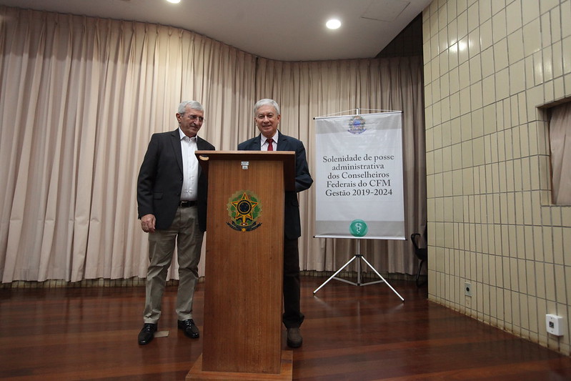 Os conselheiros Ademar Carlos Augusto e Nivaldo Amaral, representantes do Amazonas, tomam posse no CFM, em Brasília. 