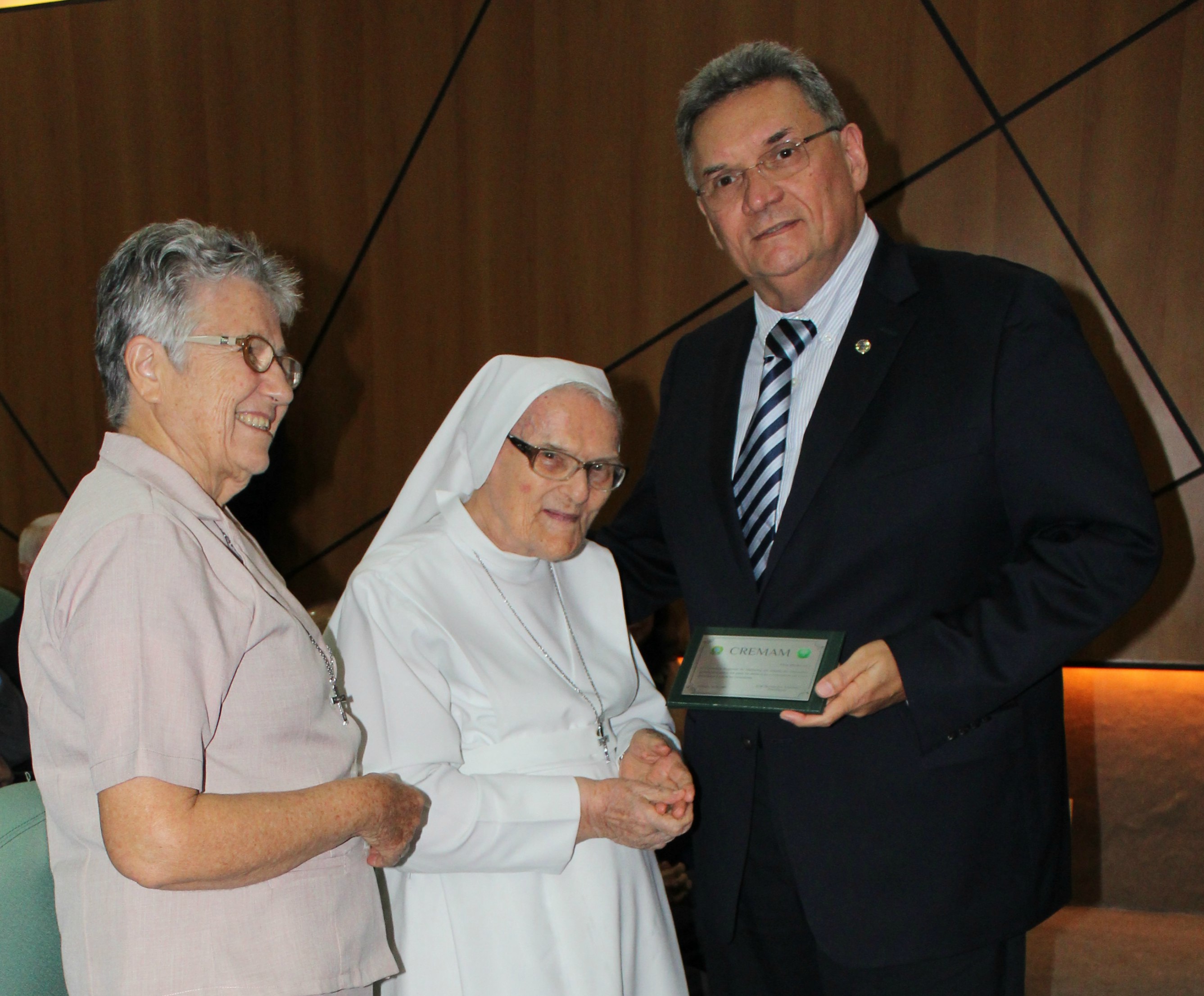 A pediatra polonesa Alina Sienkiewicz uniu religião e medicina numa carreira de 64 anos.